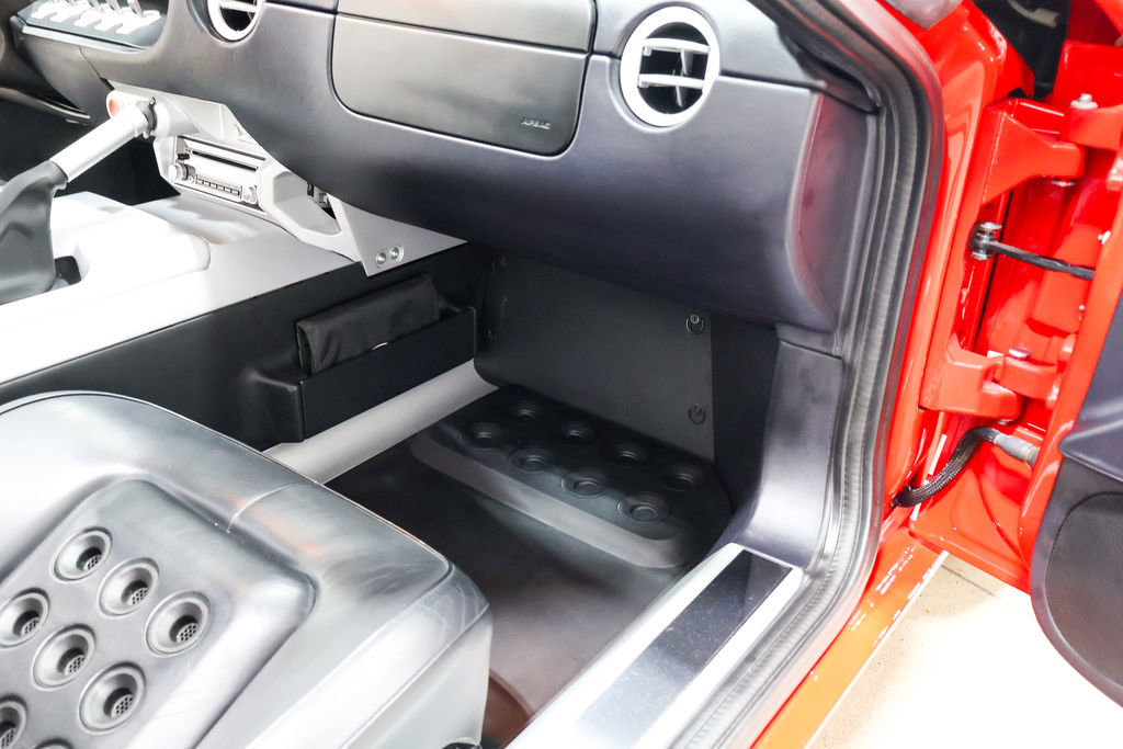 Used 2005 Ford GT RWD image 41