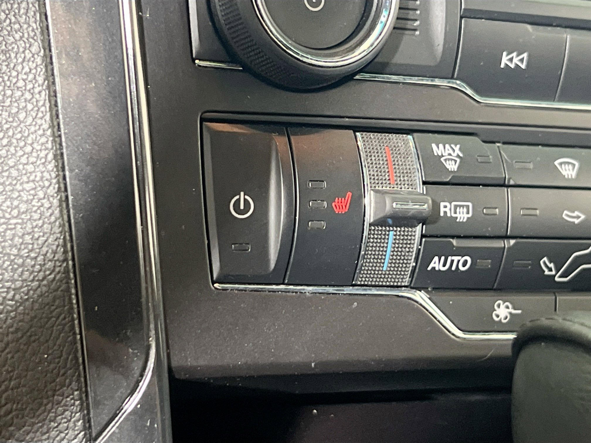 Used 2017 Ford Explorer XLT w/ Equipment Group 202A AWD/4WD image 19