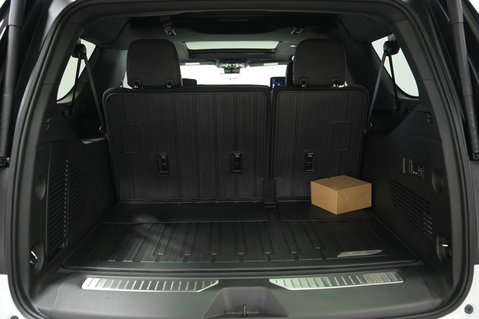 New 2026 GMC Yukon XL AT4 w/ AT4 Premium Plus Package AWD/4WD image 15