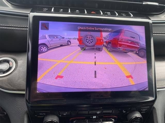 Used 2025 Jeep Grand Cherokee Limited RWD image 12