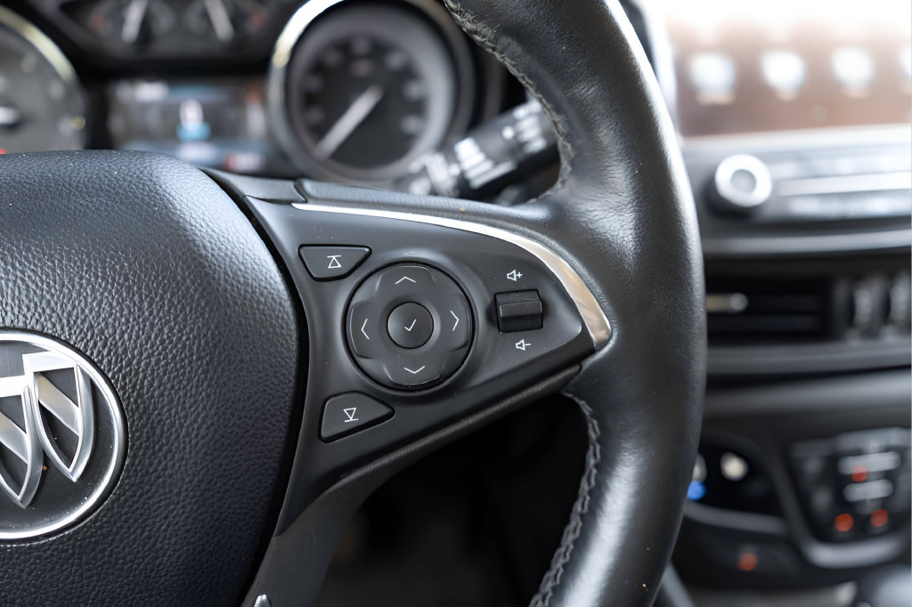 Used 2019 Buick Envision Essence FWD image 21