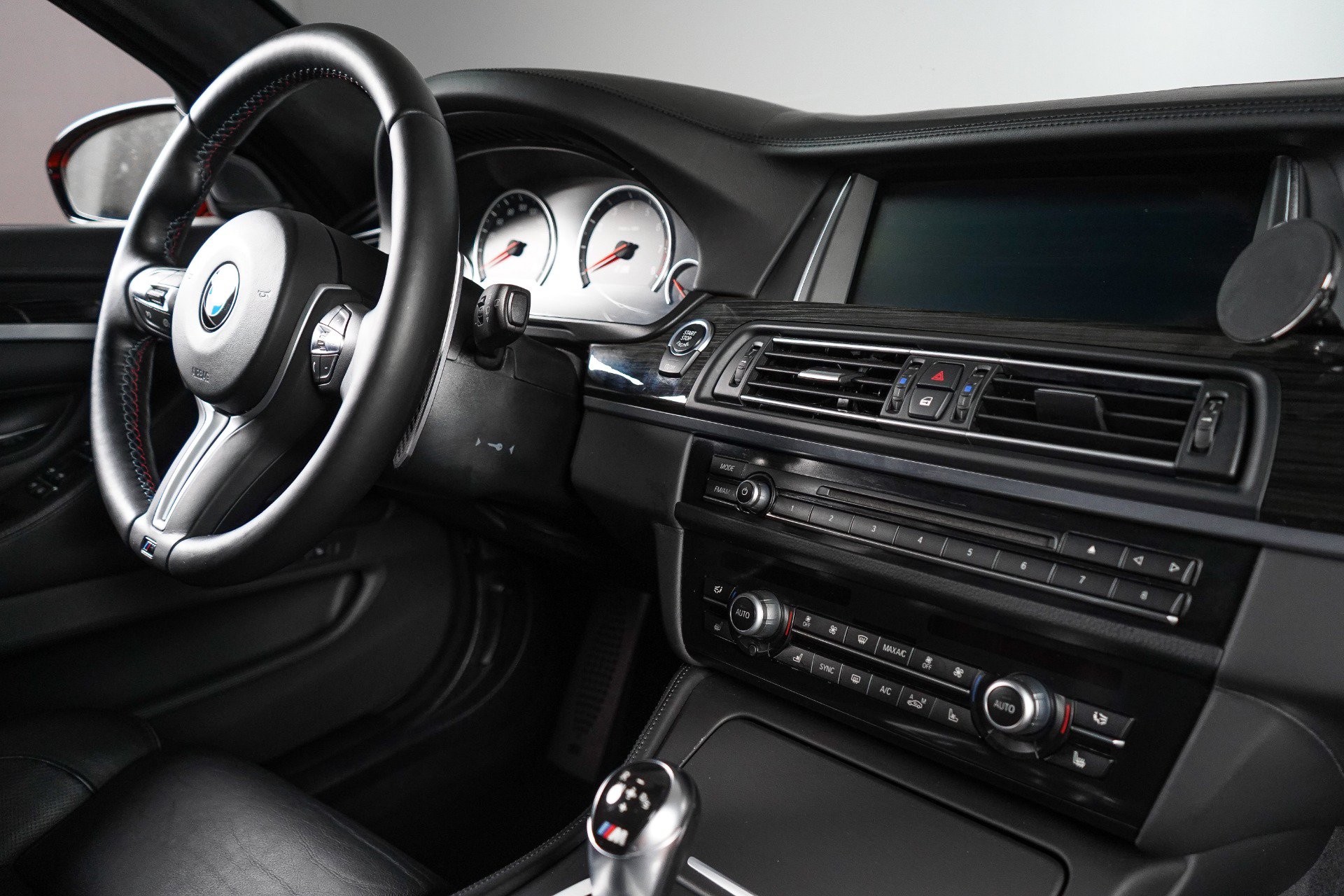 Used 2014 BMW M5 RWD image 64