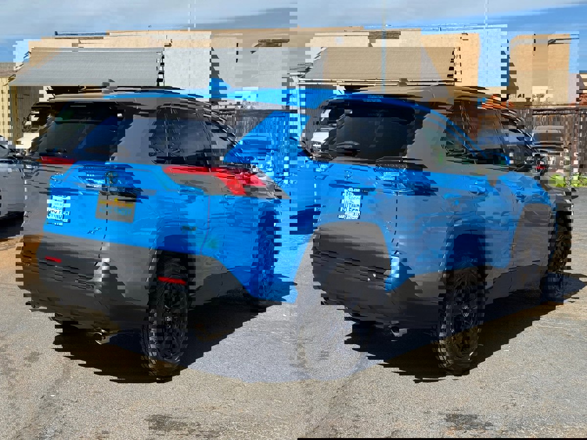 Used 2021 Toyota RAV4 XLE image 11