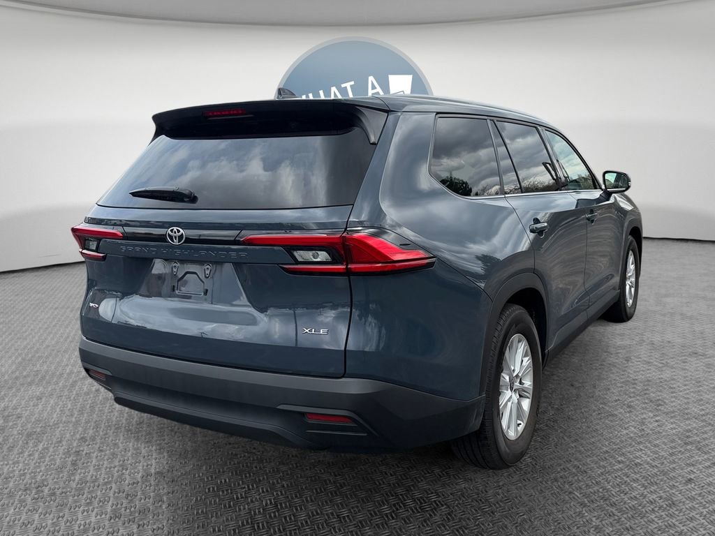 Used 2024 Toyota Grand Highlander XLE image 3