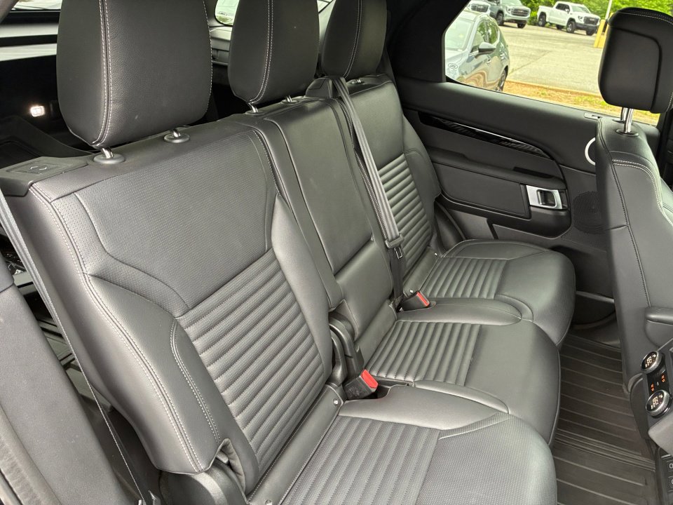 Used 2025 Land Rover Discovery S AWD/4WD image 29