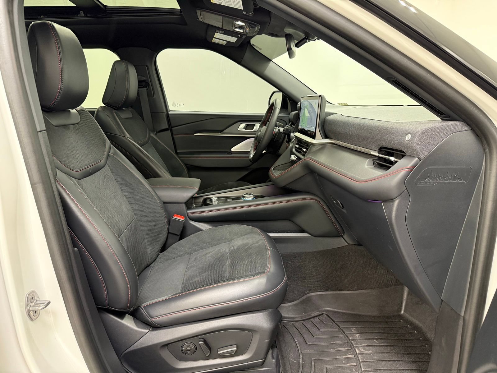 Used 2025 Ford Explorer ST w/ Sun And Sound Package AWD/4WD image 35