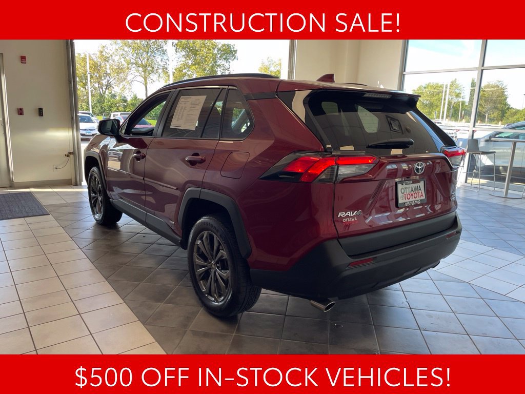 Used 2022 Toyota RAV4 XLE Premium AWD/4WD image 8