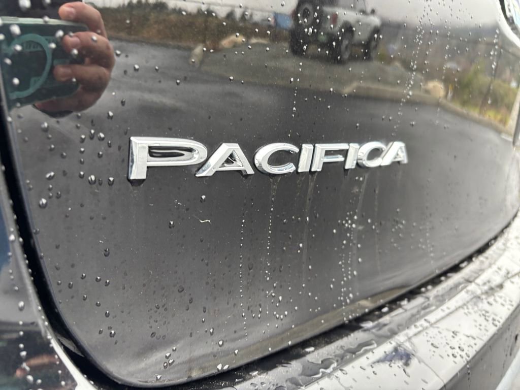 Used 2025 Chrysler Pacifica Select image 31