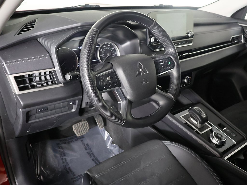 Used 2024 Mitsubishi Outlander SE Black Edition image 27