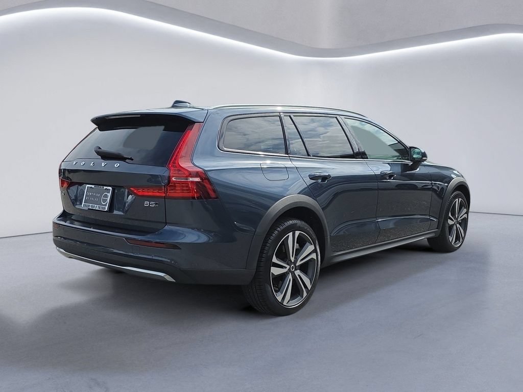 Used 2026 Volvo V60 B5 Cross Country Plus AWD/4WD image 4
