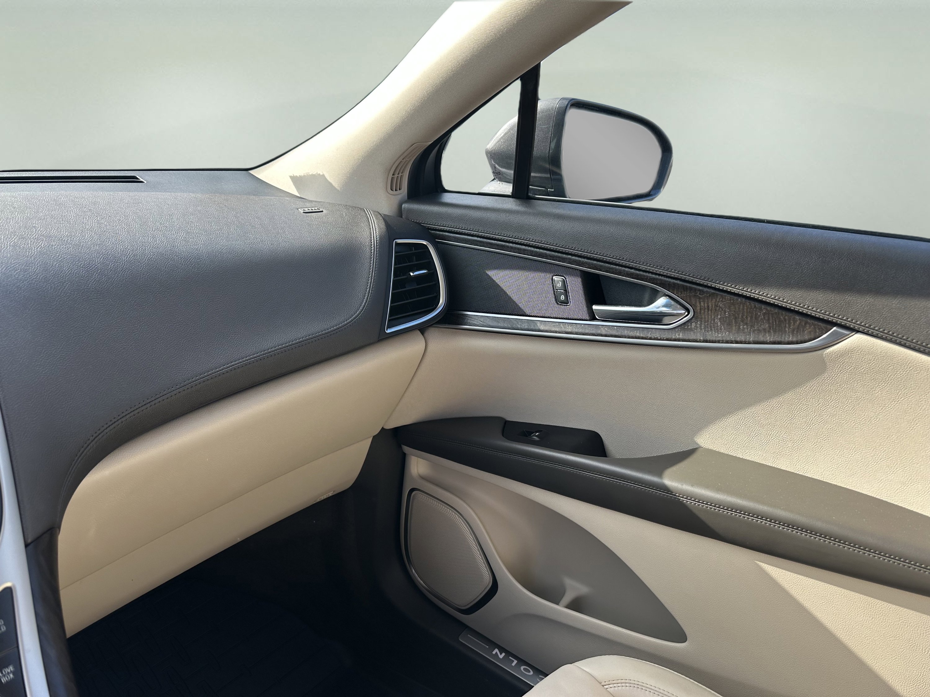 Used 2019 Lincoln Nautilus Select image 16