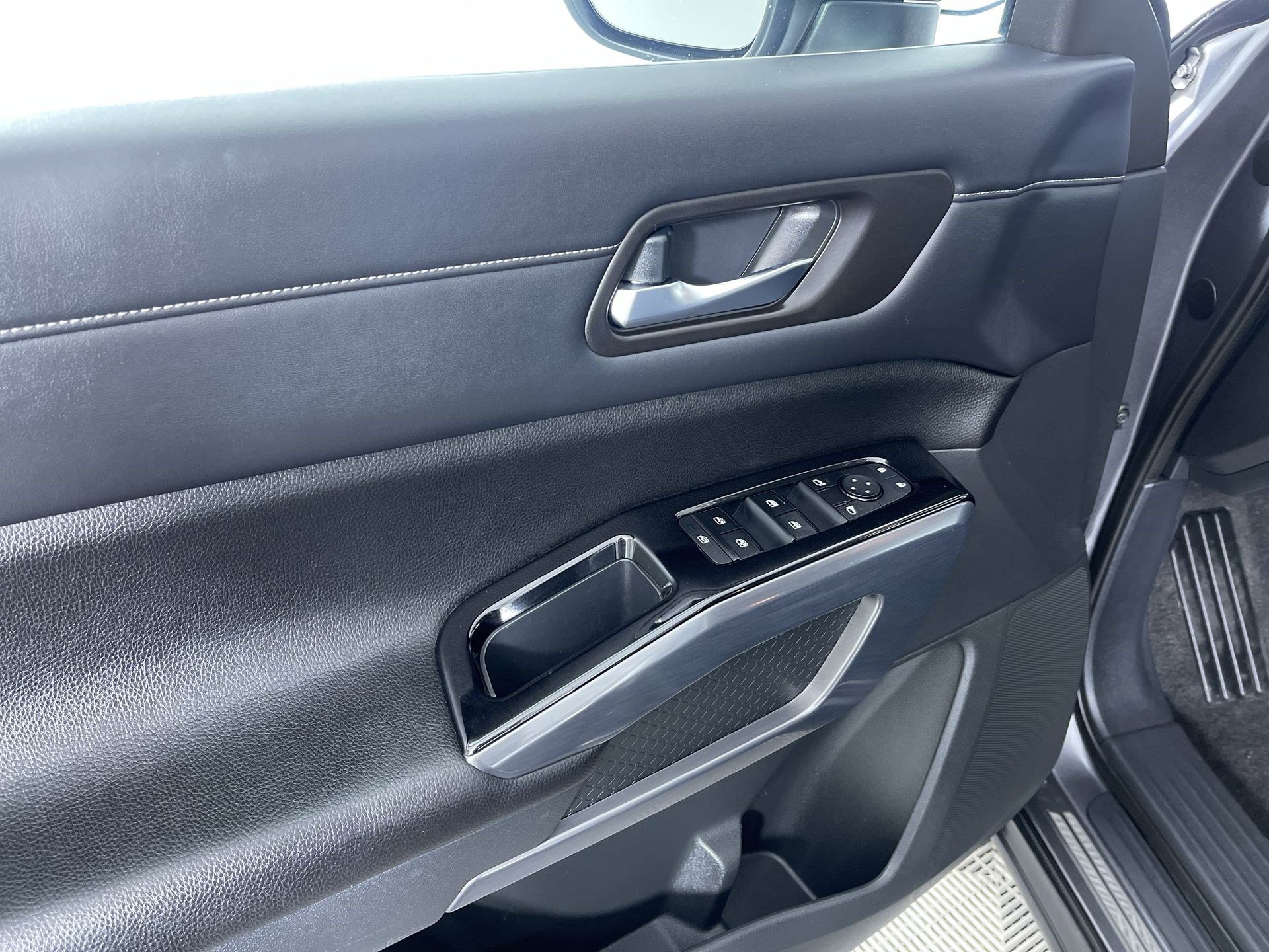 Certified 2022 Nissan Pathfinder SL image 14