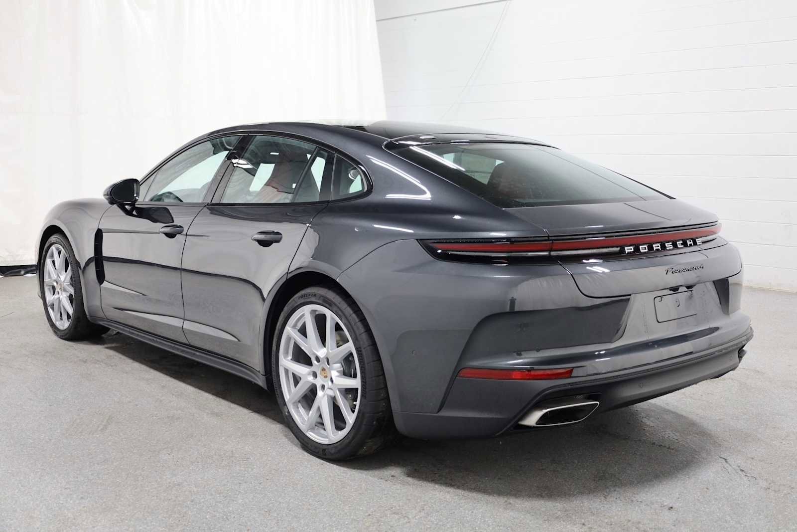 New 2025 Porsche Panamera 4 image 3
