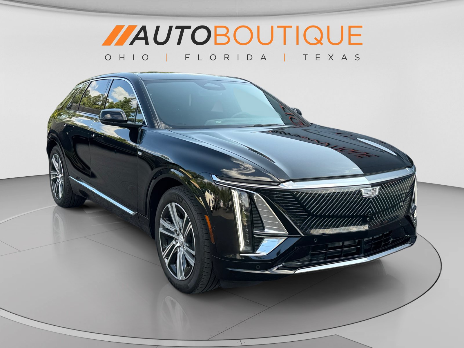 Used 2024 Cadillac Lyriq Luxury AWD/4WD image 7