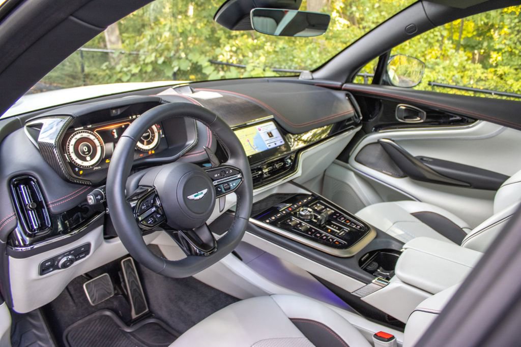 Used 2025 Aston Martin DBX 707 image 9