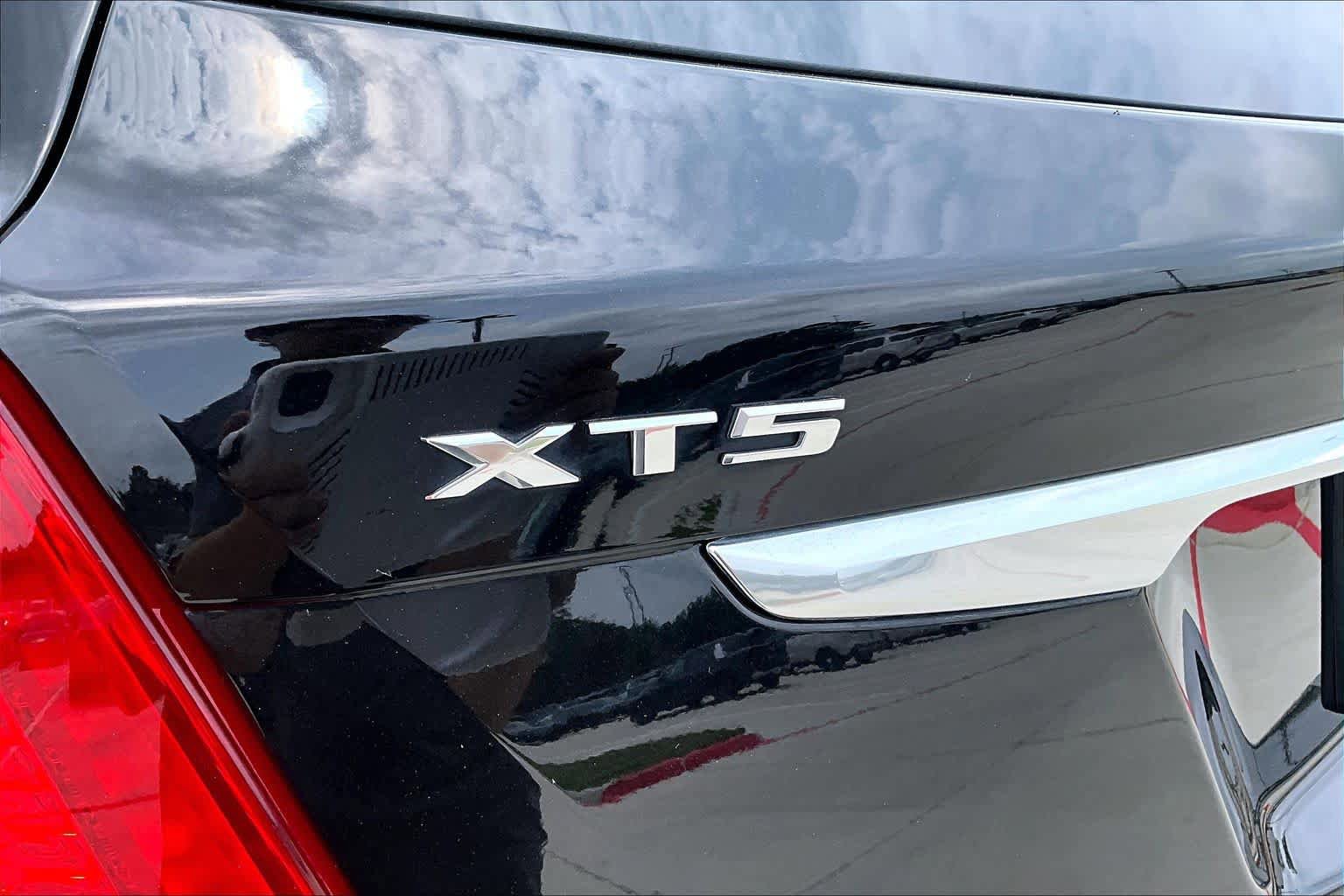 Used 2018 Cadillac XT5 FWD image 28