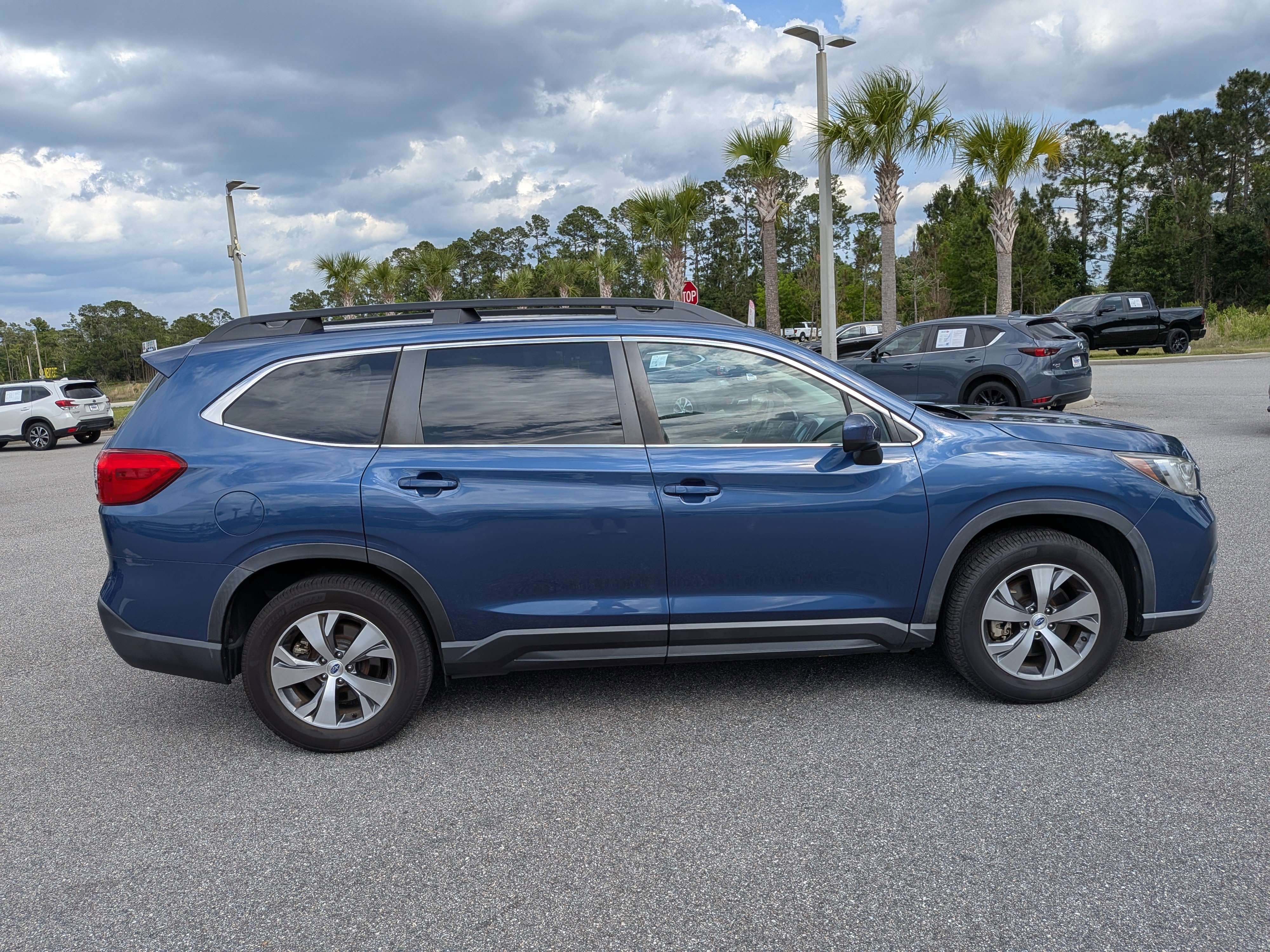 Used 2020 Subaru Ascent Premium w/ Convenience Package AWD/4WD image 3