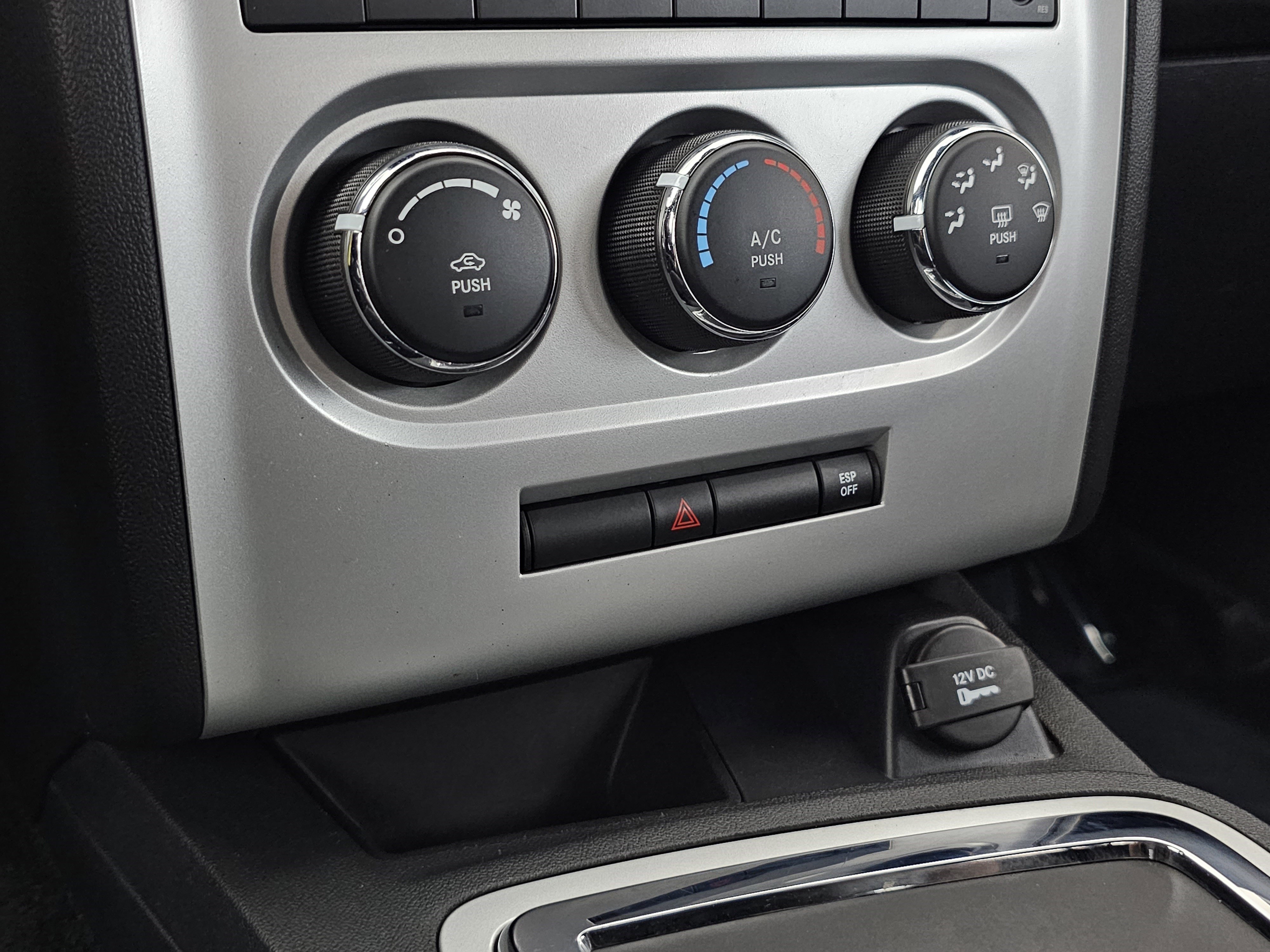 Used 2010 Dodge Challenger SE image 37