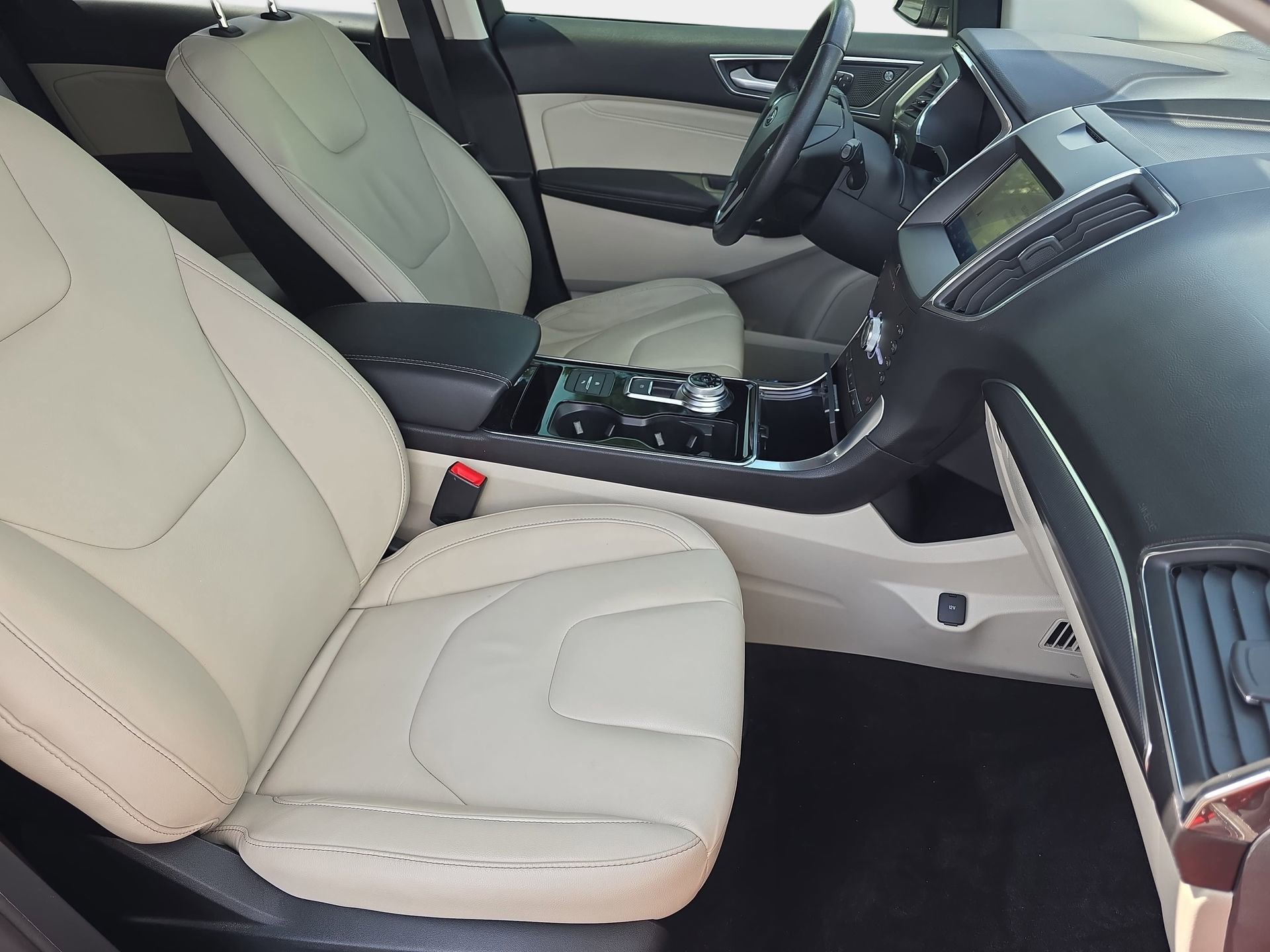 Used 2020 Ford Edge Titanium FWD image 10