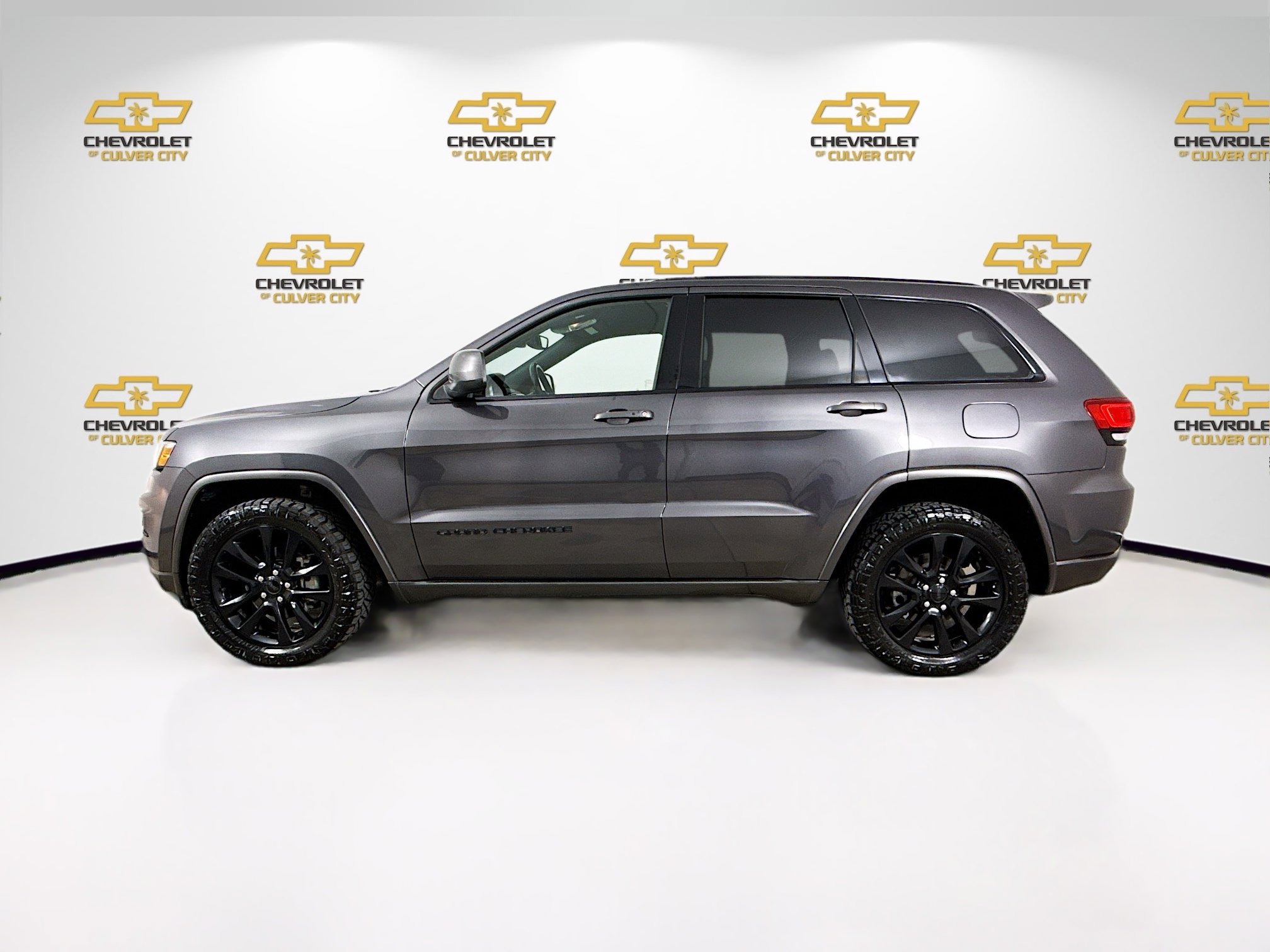 Used 2018 Jeep Grand Cherokee Altitude AWD/4WD image 4