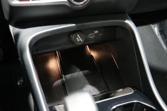 Used 2025 Volvo XC40 B5 Plus AWD/4WD image 29