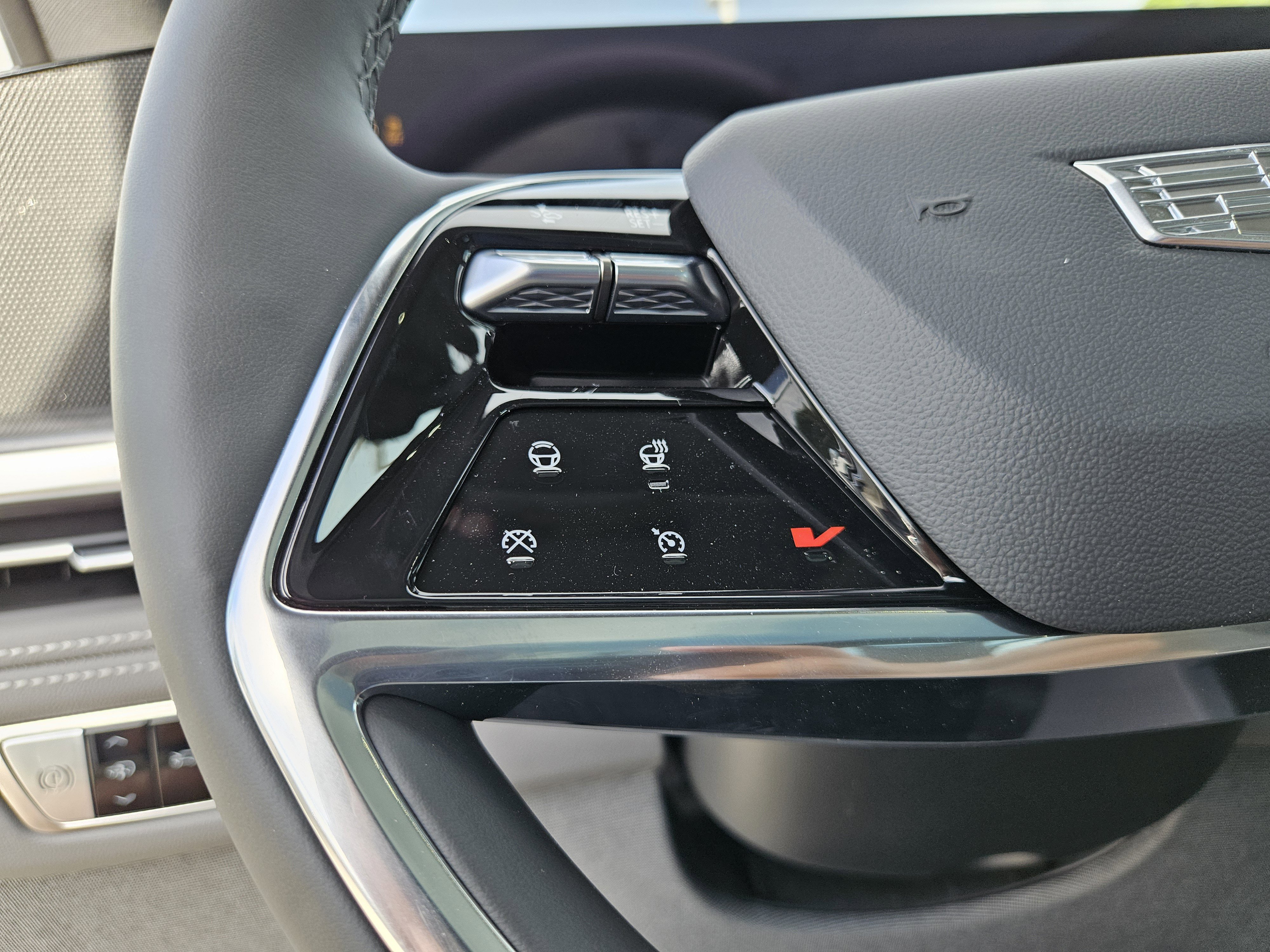 New 2025 Cadillac Lyriq Sport image 32