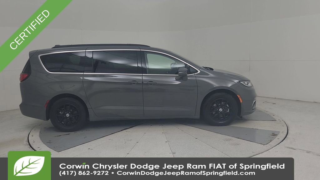 Certified 2022 Chrysler Pacifica Touring-L image 17