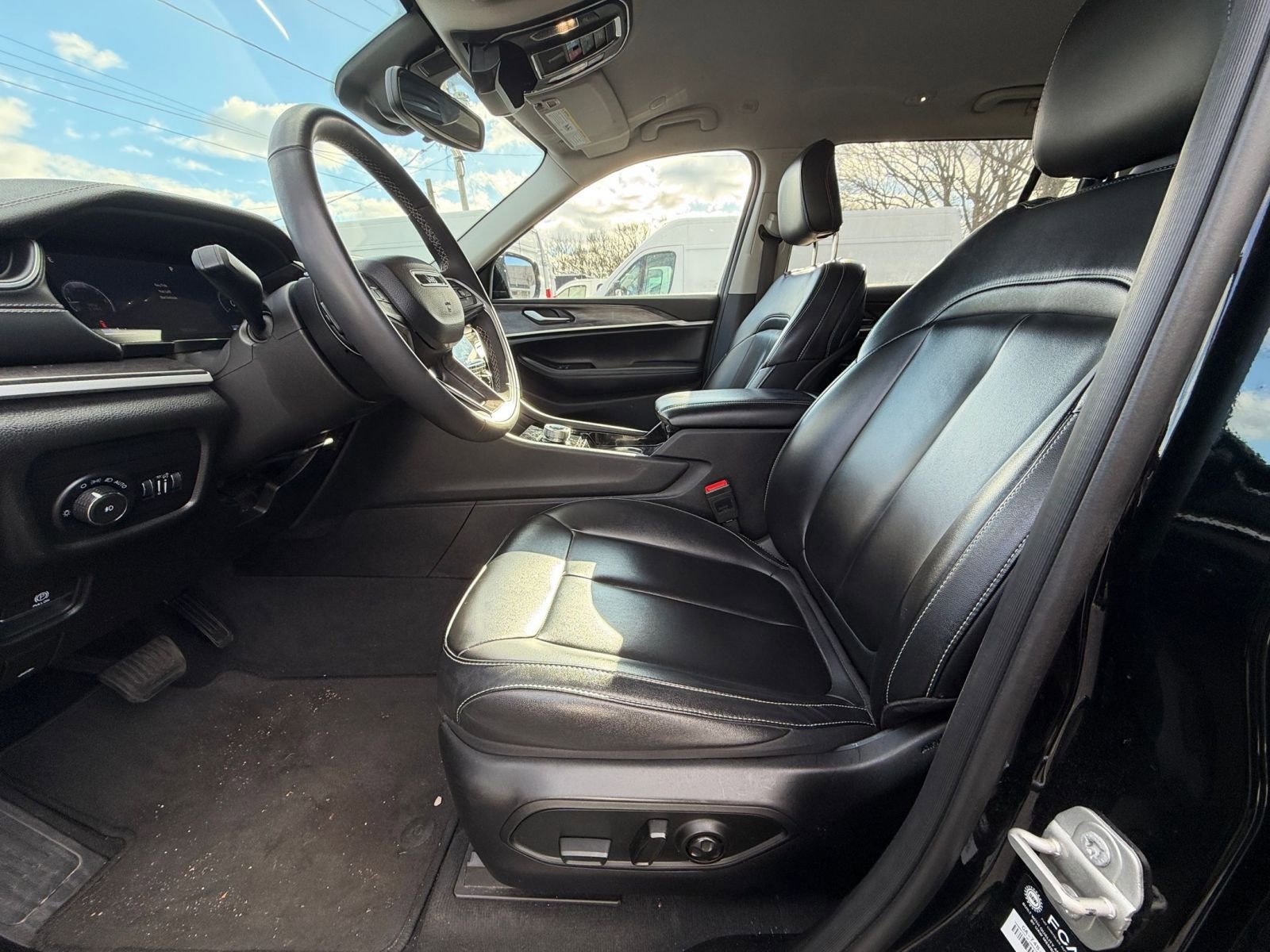 Used 2023 Jeep Grand Cherokee L Limited image 27