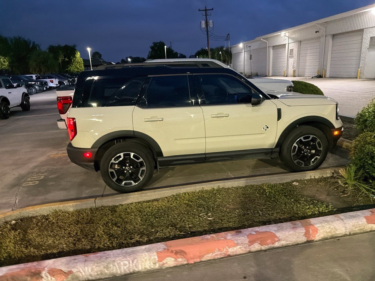 Used 2024 Ford Bronco Sport Outer Banks w/ Tech Package AWD/4WD image 4