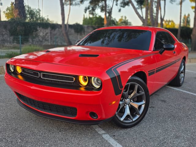 Used 2016 Dodge Challenger SXT w/ Driver Convenience Group RWD image 17