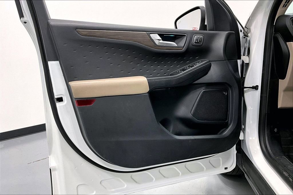 Used 2020 Ford Escape Titanium image 21