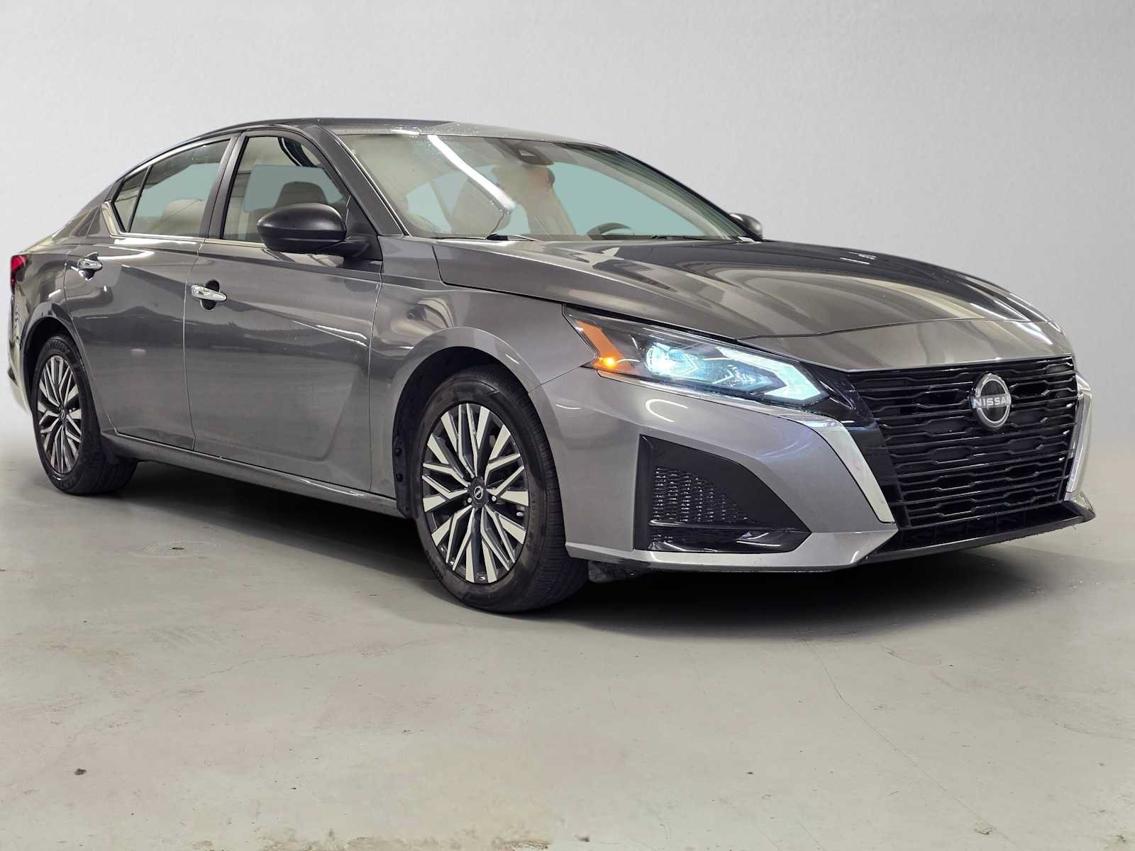 Used 2024 Nissan Altima 2.5 SV FWD image 7