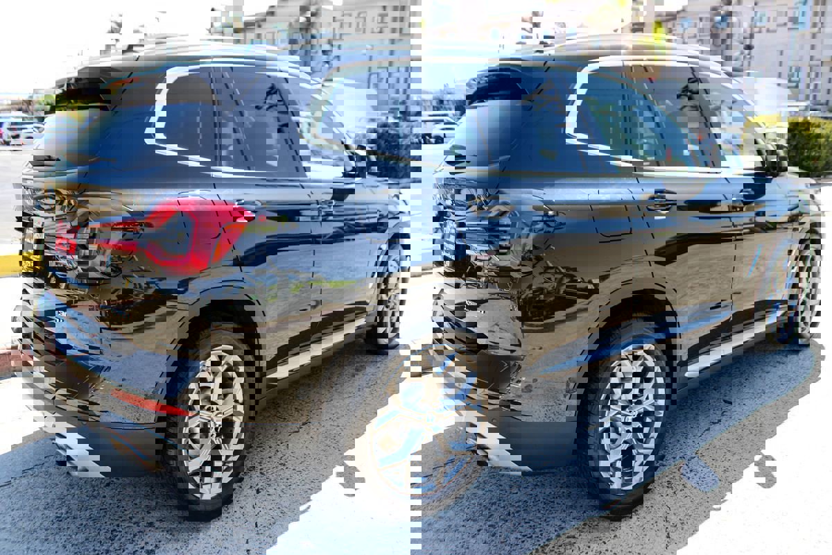 Used 2022 BMW X3 xDrive30i w/ Premium Package 2 image 5
