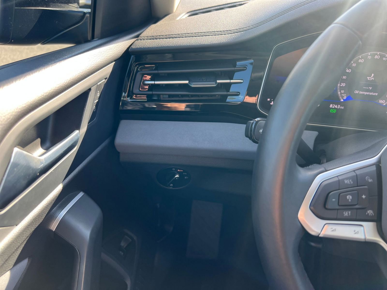 Used 2025 Volkswagen Jetta SE image 33