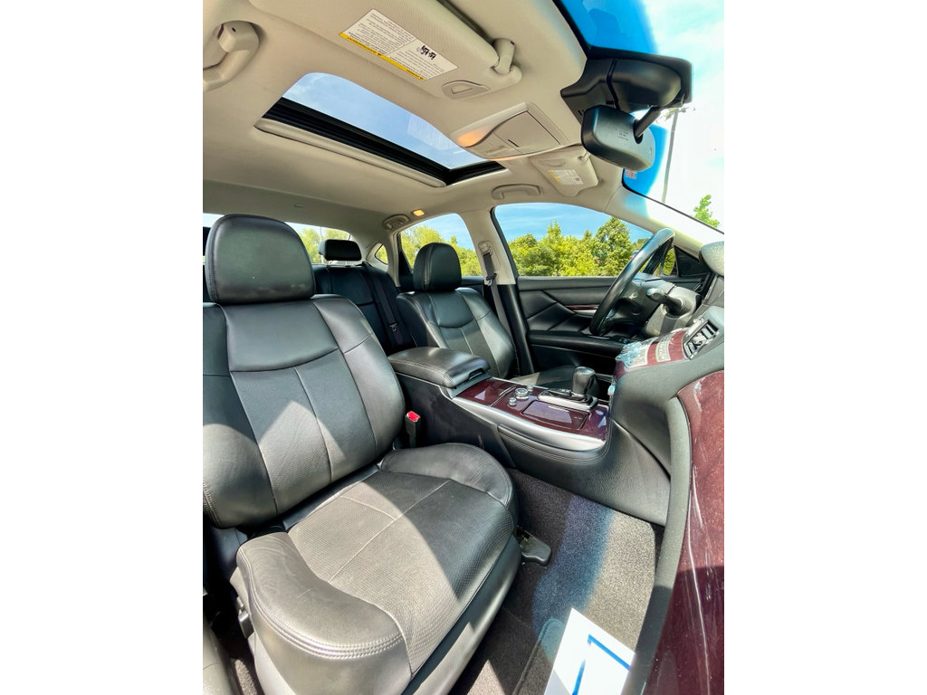 Used 2019 INFINITI Q70 Luxe w/ Proactive Package AWD/4WD image 10