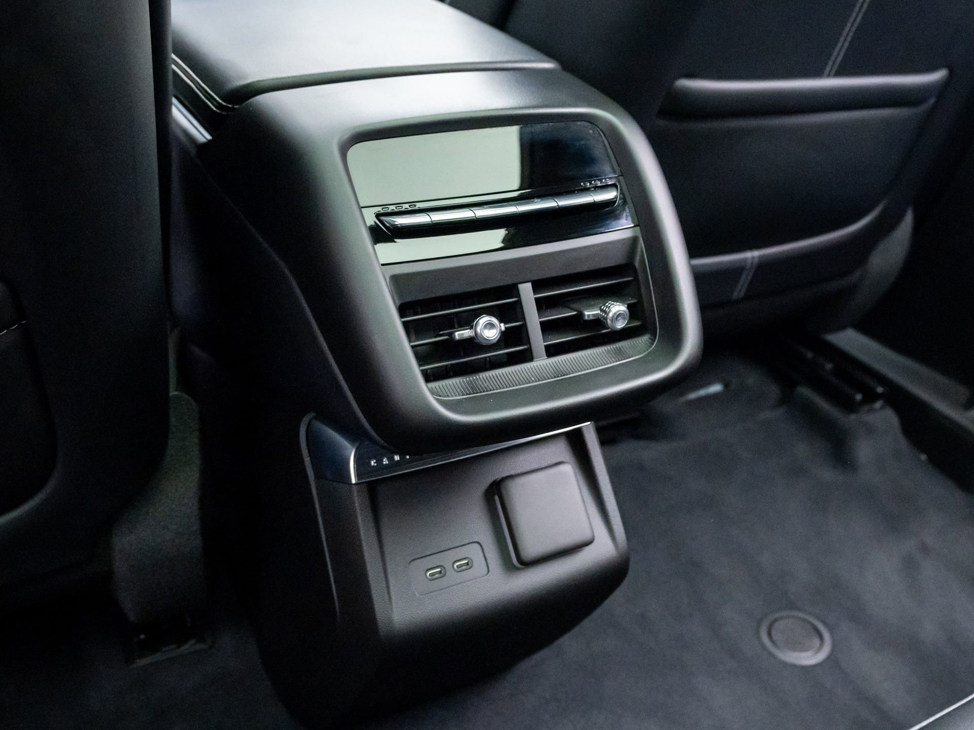 Certified 2025 Cadillac Lyriq Luxury w/ LPO, Floor Liner Package AWD/4WD image 24