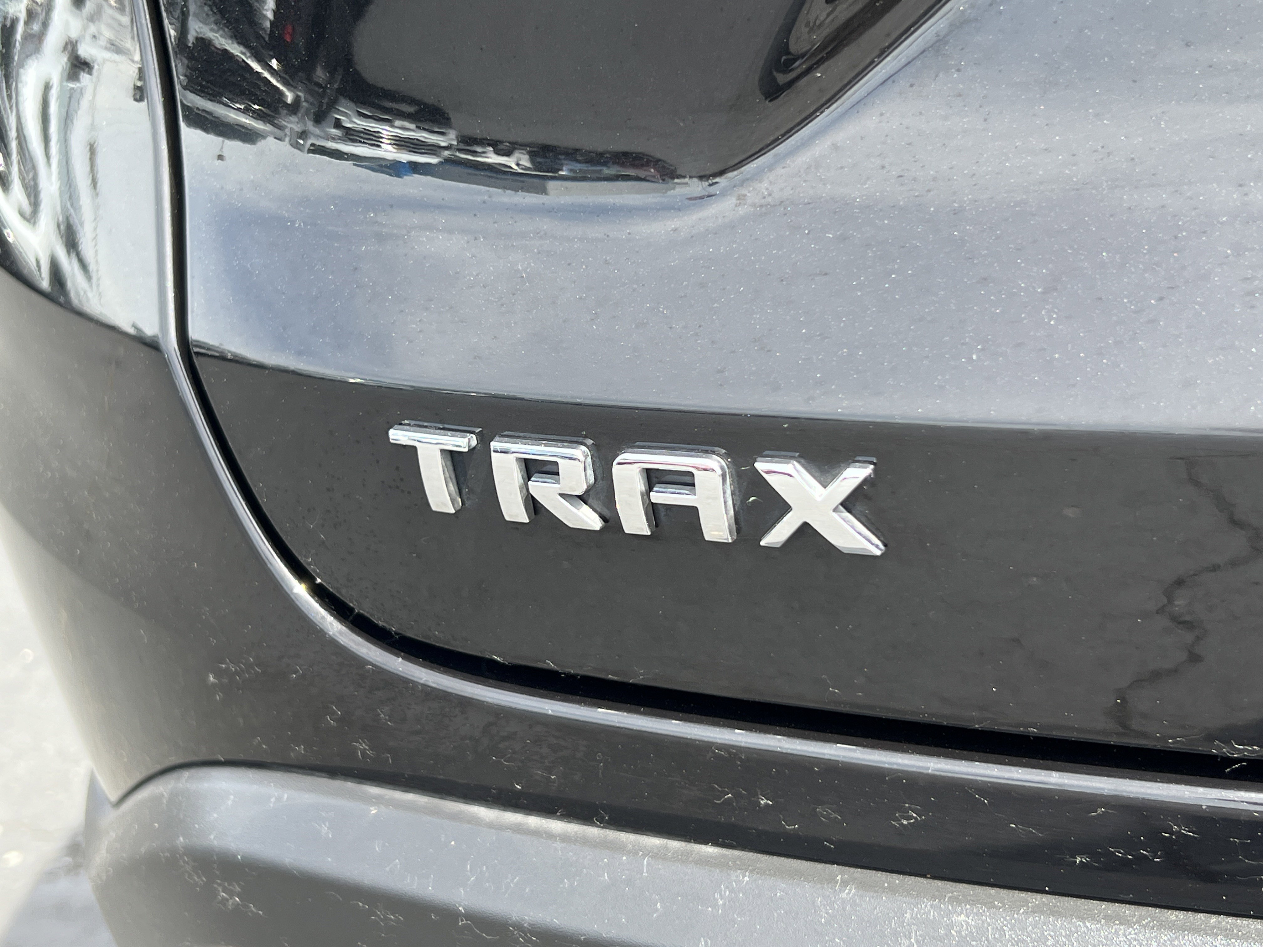Used 2025 Chevrolet Trax LT FWD image 9