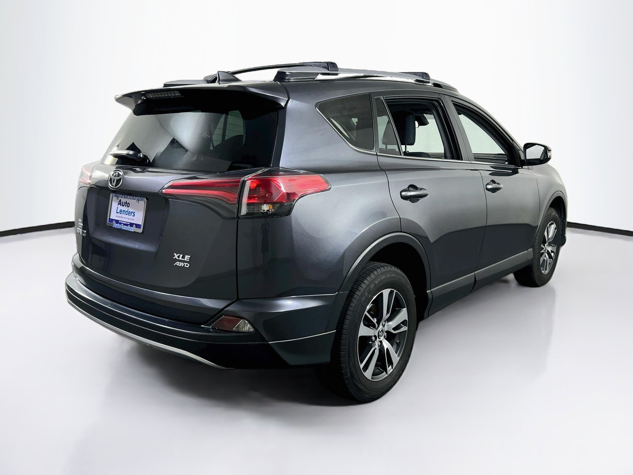Used 2018 Toyota RAV4 XLE AWD/4WD image 5