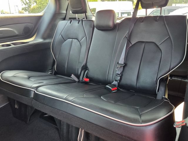 Used 2026 Chrysler Pacifica Limited w/ S Appearance Package FWD image 12