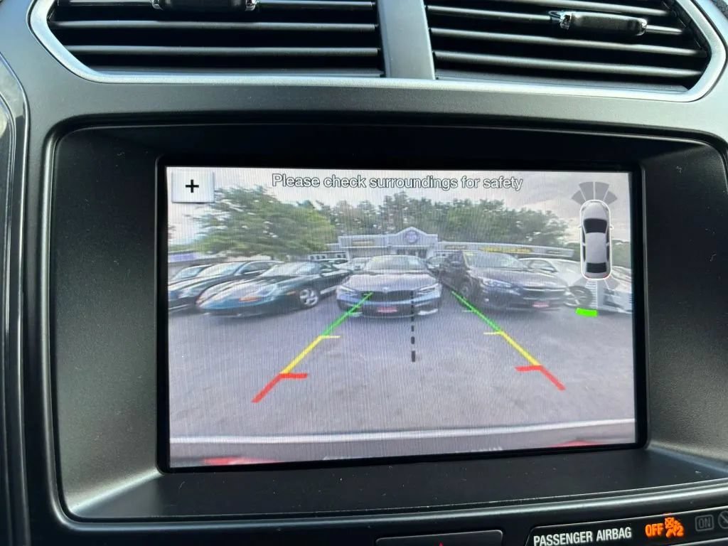Used 2018 Ford Explorer XLT w/ Equipment Group 202A AWD/4WD image 25