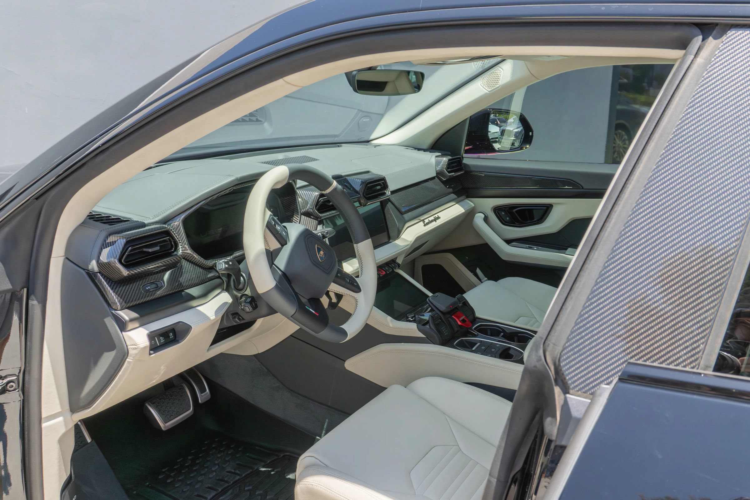 Used 2026 Lamborghini Urus SE AWD/4WD image 77