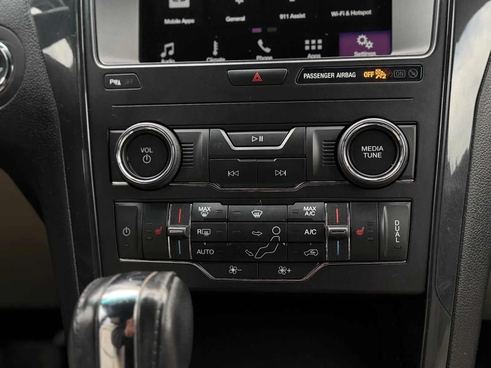 Used 2018 Ford Explorer XLT w/ Equipment Group 202A image 34