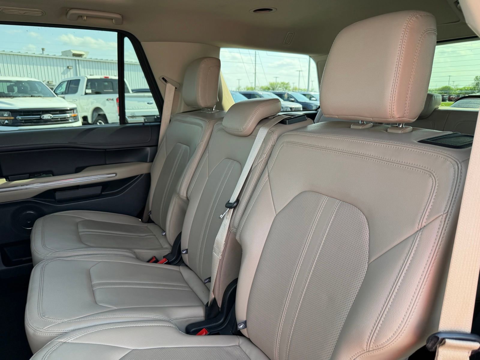 Used 2024 Ford Expedition Limited AWD/4WD image 15