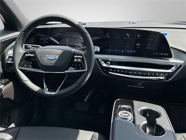 Used 2025 Cadillac Lyriq Luxury image 2