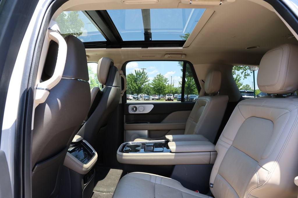 Used 2023 Lincoln Navigator Reserve AWD/4WD image 9