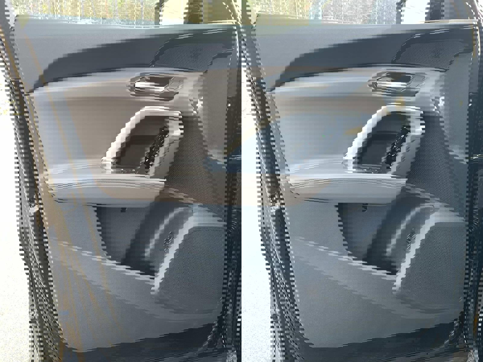 Used 2025 Audi Q5 Premium w/ Convenience Package image 16