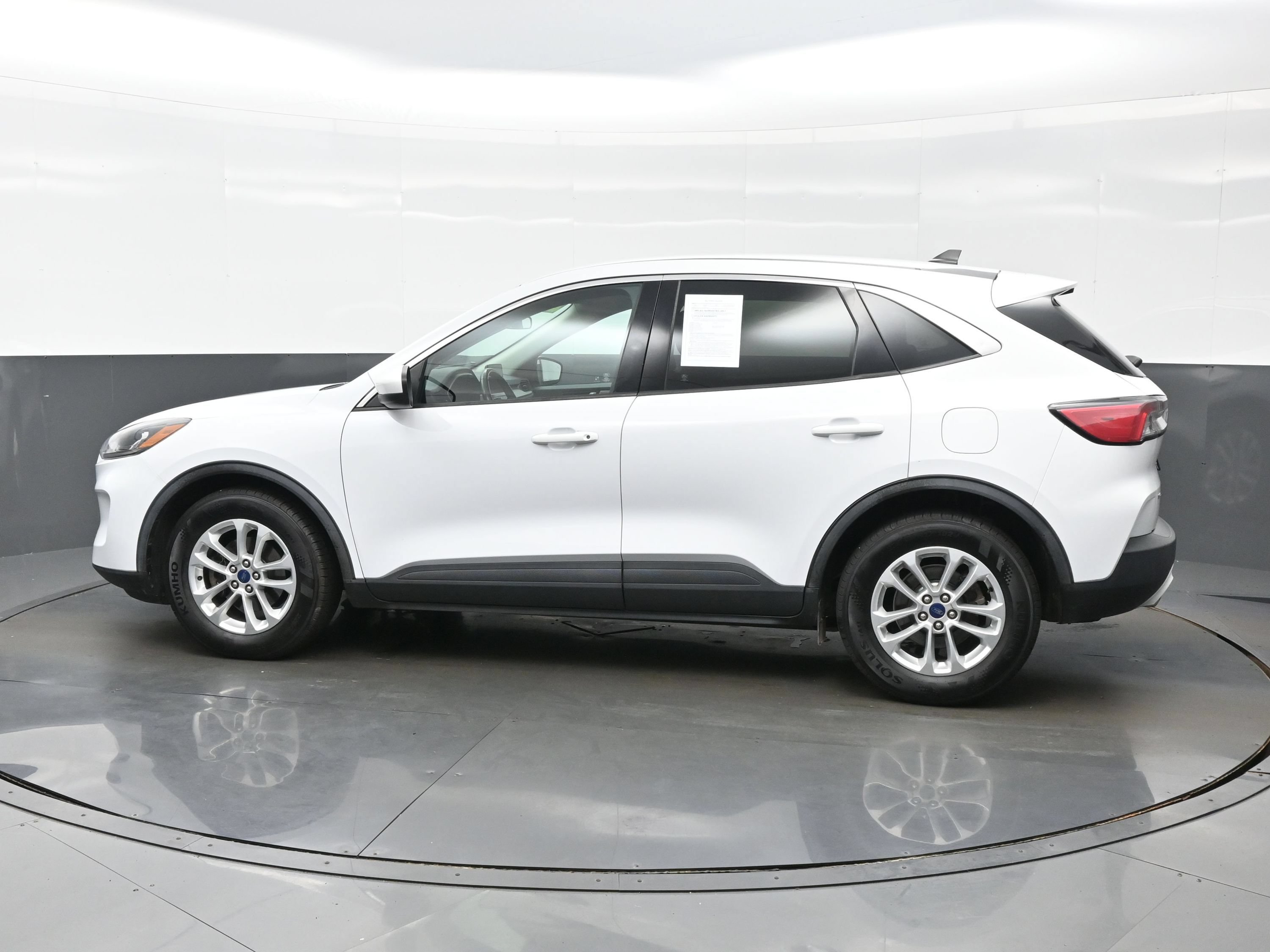 Used 2021 Ford Escape SE w/ Convenience Package FWD image 3