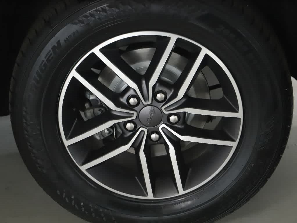 Used 2020 Jeep Grand Cherokee Limited AWD/4WD image 39