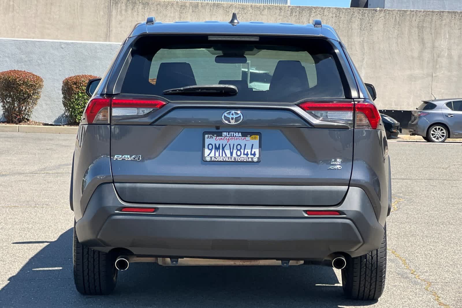 Used 2021 Toyota RAV4 LE AWD/4WD image 8