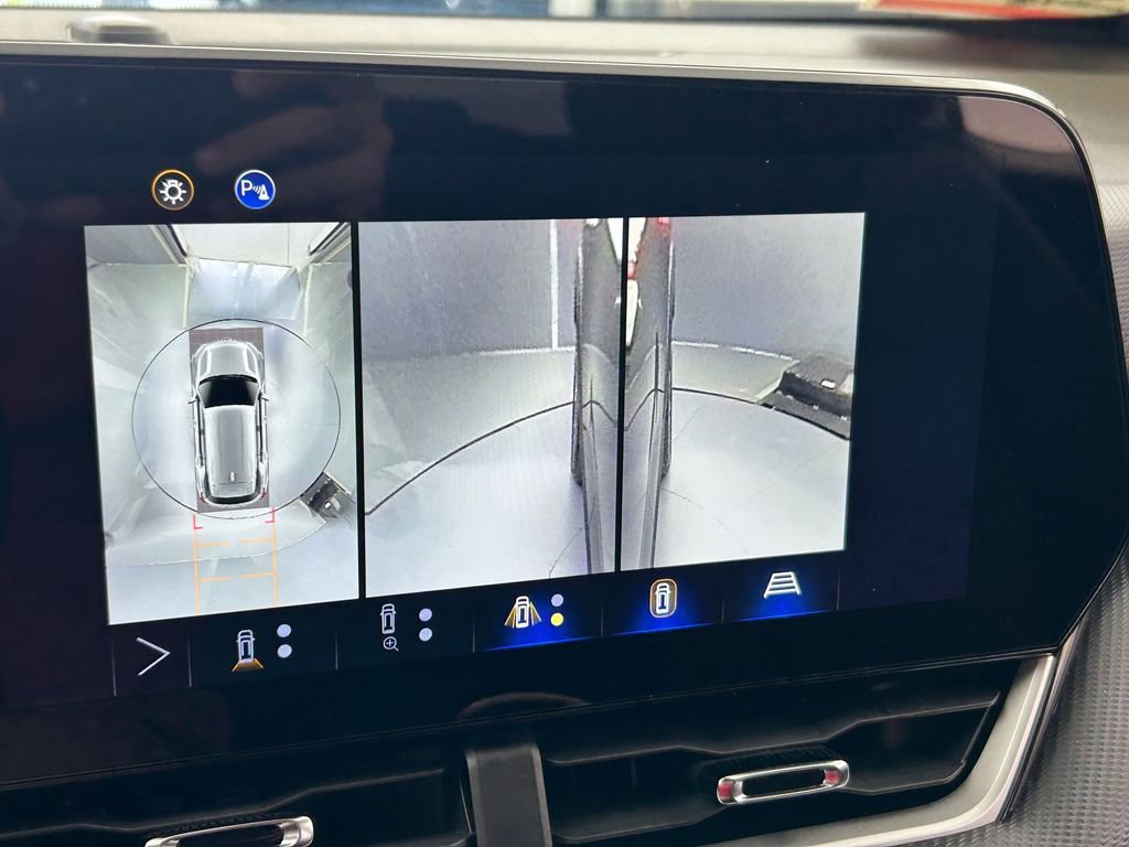 Used 2025 Chevrolet Equinox LT w/ Safety and Technology Package FWD image 27